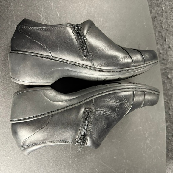 Clarks Collection Black Leather Slip On Comfort Wedge Ankle Boots Size 6.5 - Picture 7 of 10